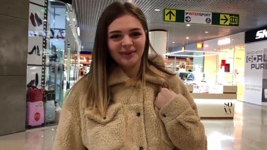 Устал ходить с ней по магазинам и она предложила сделать минет в примерочной