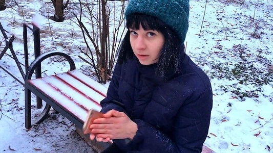 Просто предложил незнакомке зарядить телефон и заслужил на отсос!
