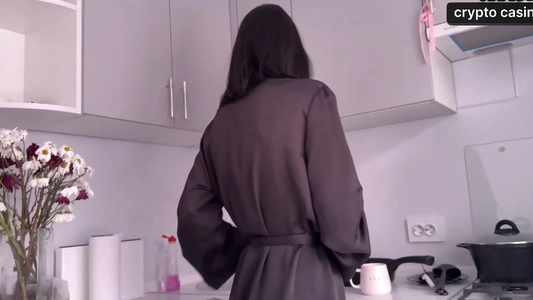 Я хотел не на чай зайти, а в тебя кончить - помог с переездом и оттрахал новую соседку